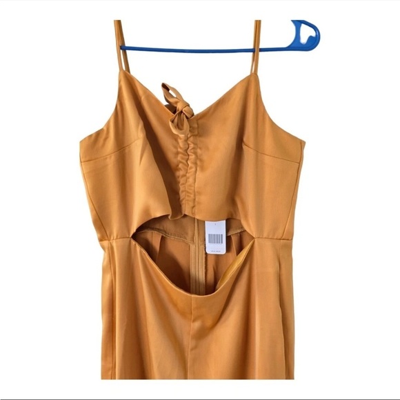 $149 Bebe  JUMPSUIT Women Medium Cut Out Yellow Wide LegSleeveless New - Picture 9 of 16